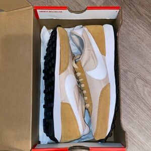 Like new Nike DBrake shoes in 8. Original box included.